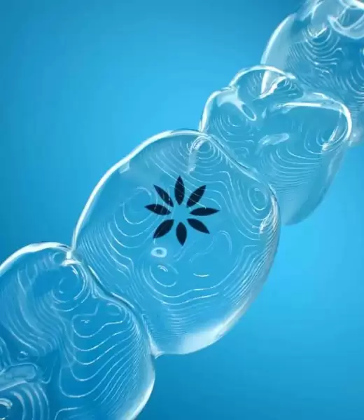 photo-hero-invisalign-aligners-flower-reduced (1)